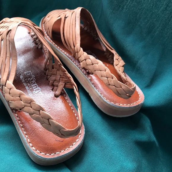 Women’s huaraches/sandals - Picture 6 of 7